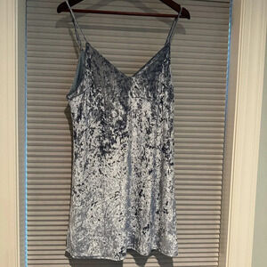 Lulu’s light blue crushed velvet spaghetti strap mini slip dress D-4